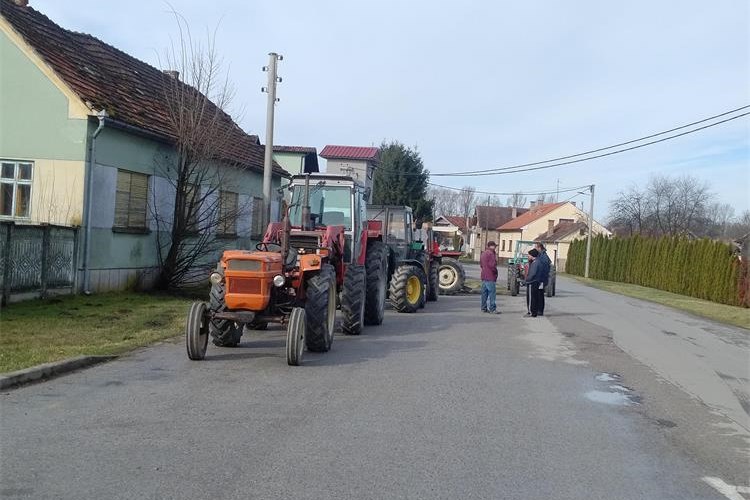 Slika /PU_KK/Vijesti/2019/03/traktori..jpg
