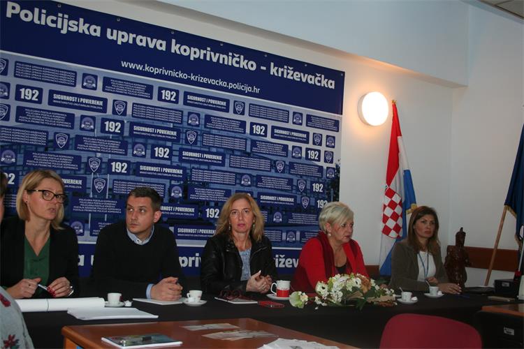 Slika /PU_KK/Vijesti/2019/10/okrugli.stol.3.JPG