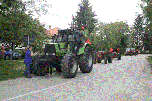 Slika PU_KK/Vijesti/2012/05/traktori.03.5.300.gif
