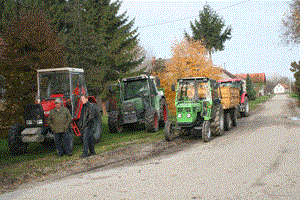 Slika PU_KK/Vijesti/2012/11/tribina.traktori.300.gif