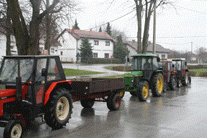 Slika PU_KK/Vijesti/2013/04/Drnje.traktori.300.gif