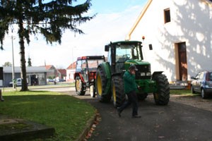 Slika PU_KK/Vijesti/2013/11/tribina.traktori.300.jpg